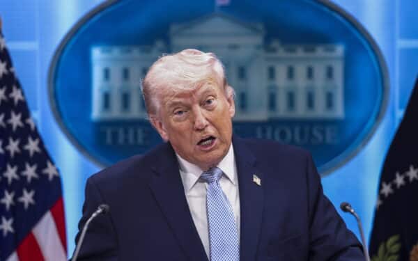 Nauja kontroversija: Trumpas kalba apie Irano gyventojų norą bombarduoti šalį
