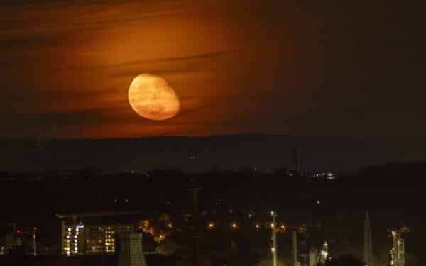 Emocijų kupina akimirka kosmose: astronautai pasiūlė Mėnulio kraterį pavadinti mylimo žmogaus vardu