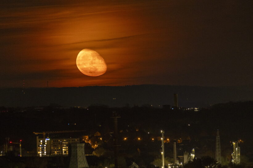 „Artemis II“ astronautai pasiūlė pavadinti Mėnulio kraterį misijos vado velionės žmonos garbei. EPA-ELTA
