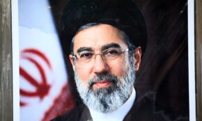 Žiniasklaida: Irano aukščiausiasis lyderis Mojtaba Khamenei – be sąmonės. EPA-ELTA