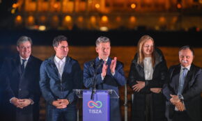 Vengrijos parlamento rinkimų laimėtojas Peteris Magyaras. EPA/Robert Hegedus