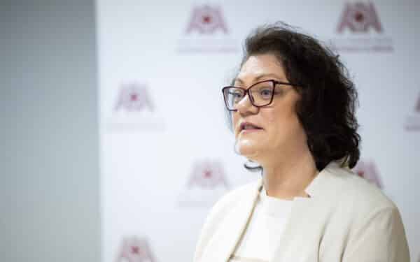 Paslaugos nestabdomos: SAM paaiškino, kaip bus teikiamas pagalbinis apvaisinimas