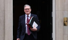 Brangstant naftai, Starmeris atsisako prisijungti prie Trumpo inicijuojamos Hormuzo sąsiaurio blokados. EPA-ELTA