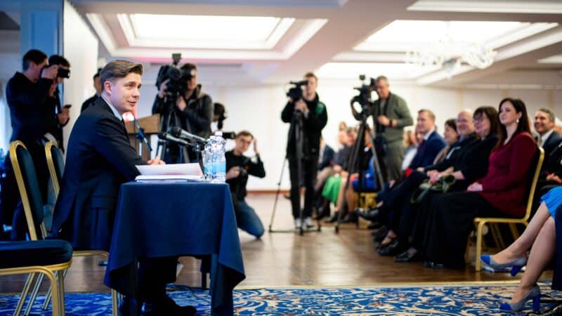 Skandalas socialdemokratų posėdyje: rastas slapta įrašinėjantis rašiklis, įtariama žurnalistė