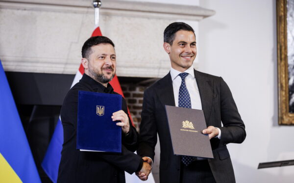 Naujas etapas kare: Nyderlandai ir Ukraina jungia jėgas modernių ginklų gamyboje, investicijos jau pakeliui