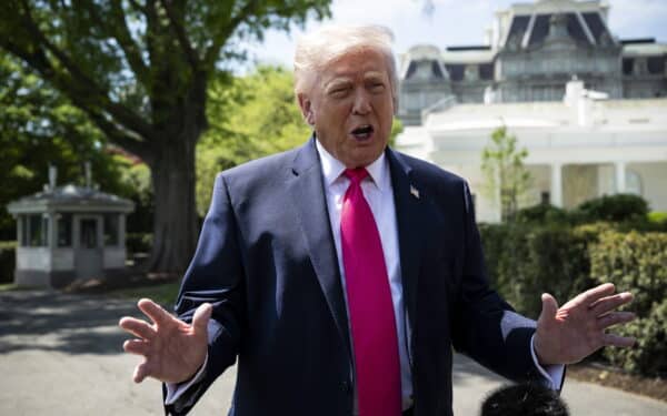 JAV tęsia derybas su Iranu, o pirmieji tanklaiviai jau kerta Hormūzą