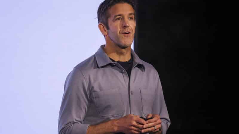 Technologijų milžinėje „Apple“ – permainos: Timas Cookas užleidžia vietą naujam lyderiui