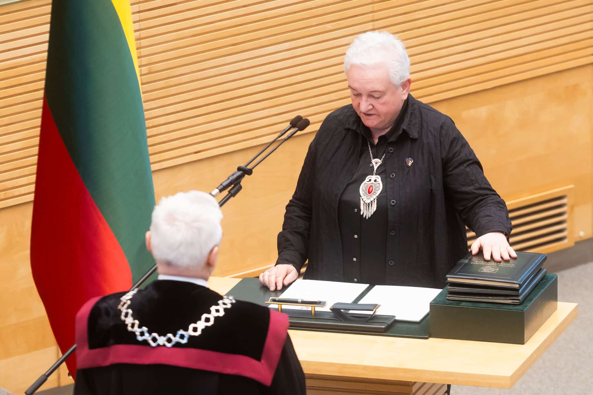Į Seimą sugrįžta pažįstamas veidas: prisiekė Vilija Targamadzė