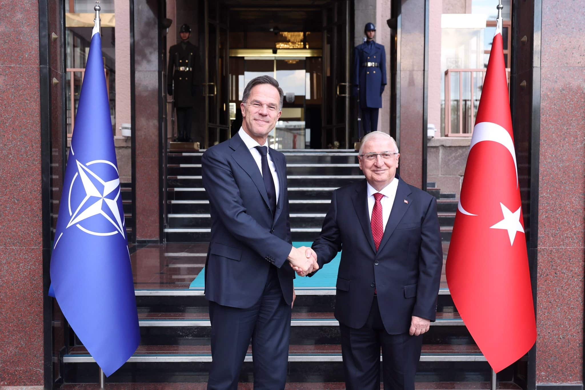 Po Irano raketų atakų – labai tvirta žinia: NATO pasirengusi visapusiškai ginti Turkiją