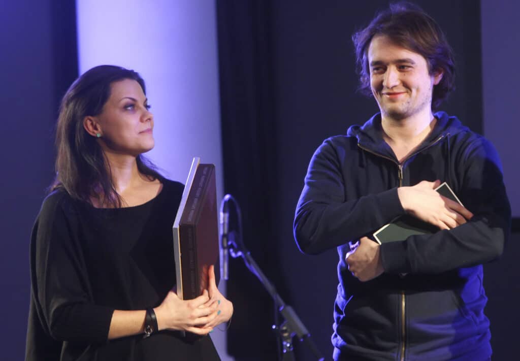 Nominacija "Jaunas ir verslus" įteikta Mildai Mitkutei ir Justui Janauskui, kurie įkūrė drabužių mainų portalą www.manodrabuziai.lt. Dainiaus Labučio (ELTA) nuotr.