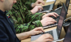 Vyksta kibernetinio saugumo ir gynybos pratybos. KAM nuotr.