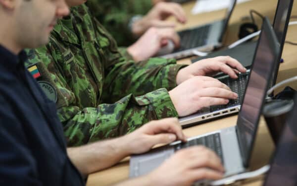 Šiaurės Korėjos programišių surengta ataka paveikė tūkstančiuose JAV įmonių naudojamą programinę įrangą