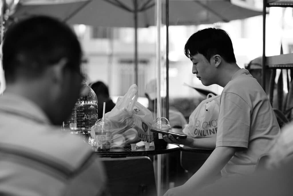 Vyras su telefonu. Pixabay nuotr.