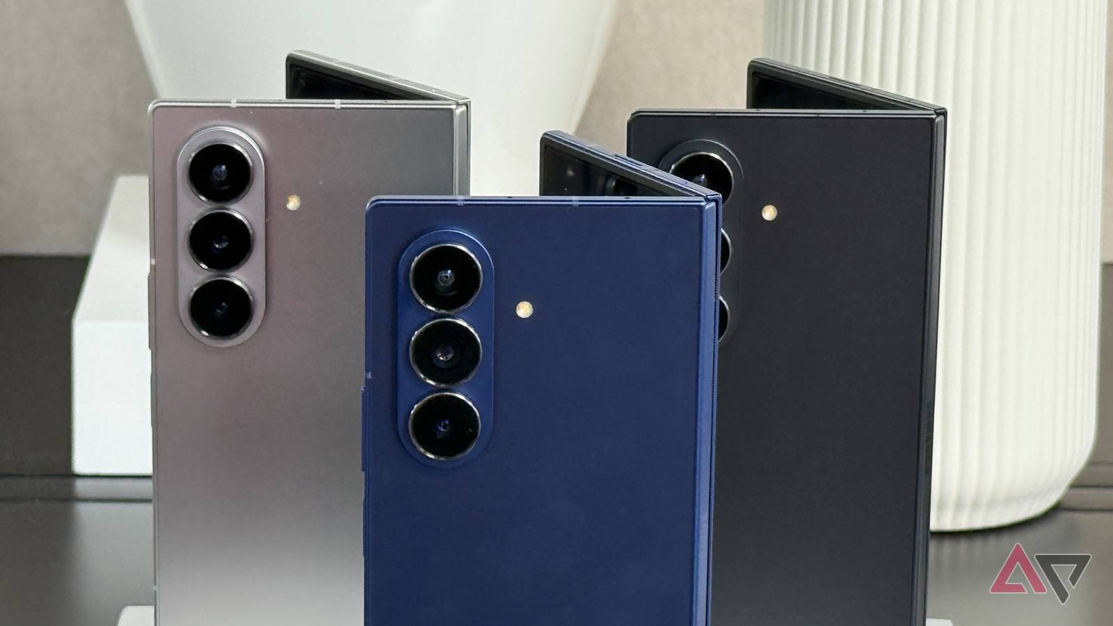 „Samsung“ sulankstomiems telefonams gresia draudimas: JAV pareikštas ieškinys dėl patentų