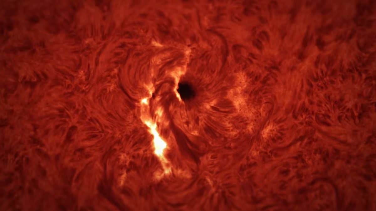 Saulės aktyvios dėmės išsiveržimas pirmą kartą užfiksuotas su garsu