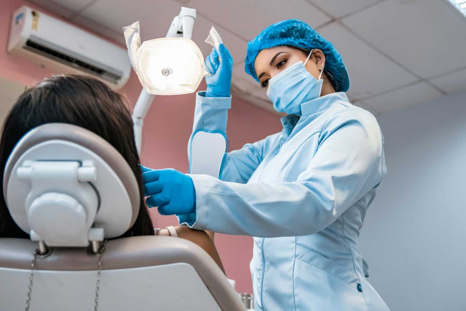 Čekai masiškai važiuoja pas odontologus į Lenkiją: štai kodėl jiems taip daryti apsimoka