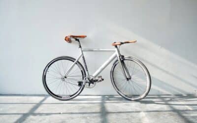 Vairuotojai nebežino ką daryti: šiame mieste prasidėjo masinė dviračių takų plėtra