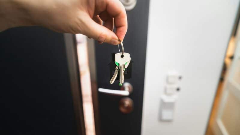 Būsto kainos šokiruoja: ar dar verta pirkti, kai išlaidos nuolat auga?