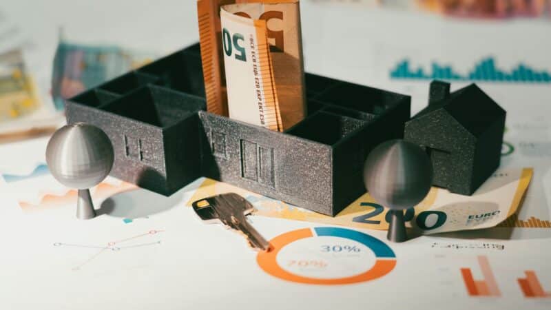 Lietuviai skolinasi vis daugiau – ar tai signalas apie artėjančius sunkumus?