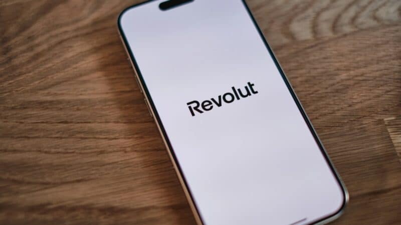 Pinigų valdymas pokalbio lange – ar naujas „Revolut“ DI asistentas saugus?