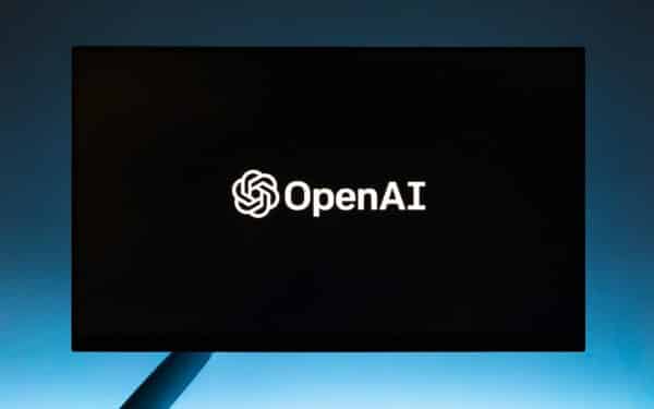 Tyli revoliucija: „OpenAI“ atsitraukimas nuo „Microsoft“ gali perbraižyti debesų rinką