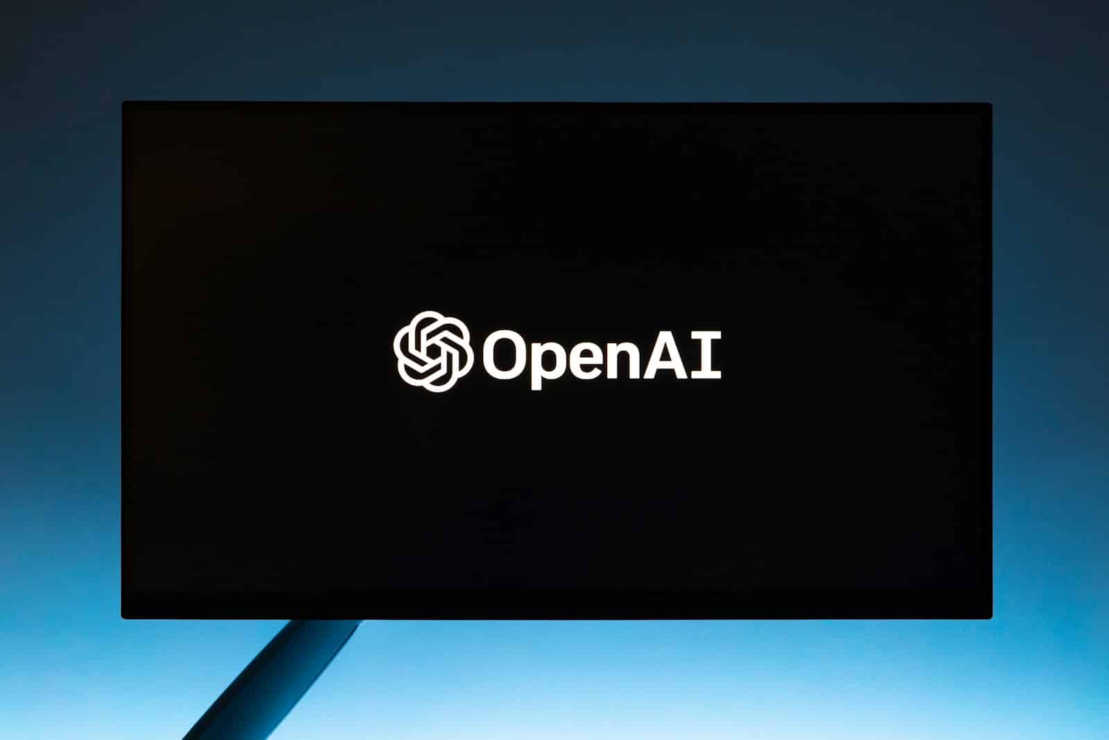 Tyli revoliucija: „OpenAI“ atsitraukimas nuo „Microsoft“ gali perbraižyti debesų rinką