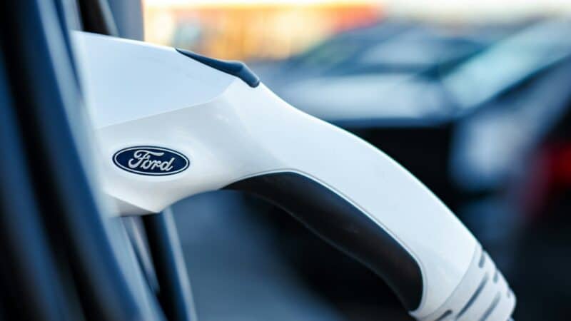 „Ford“ imasi permainų: atleistas EV ir programinės įrangos departamento vadovas