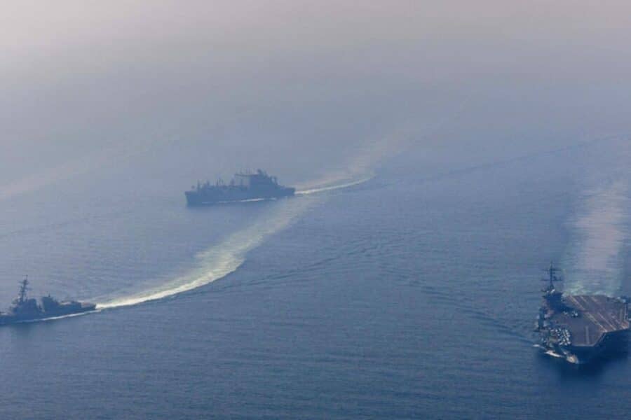 JAV karinės pajėgos: trijų lėktuvnešių dislokavimas Irano naftos eksportui kainuoja milijonus