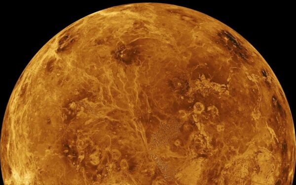 Ar mes pasėjome gyvybę Veneroje? Nauji skaičiavimai rodo tarpplanetinės pernašos galimybę