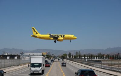 „Spirit Airlines“ pasitraukia iš rinkos: kuro kainų šuolis sužlugdė pigių skrydžių vežėją