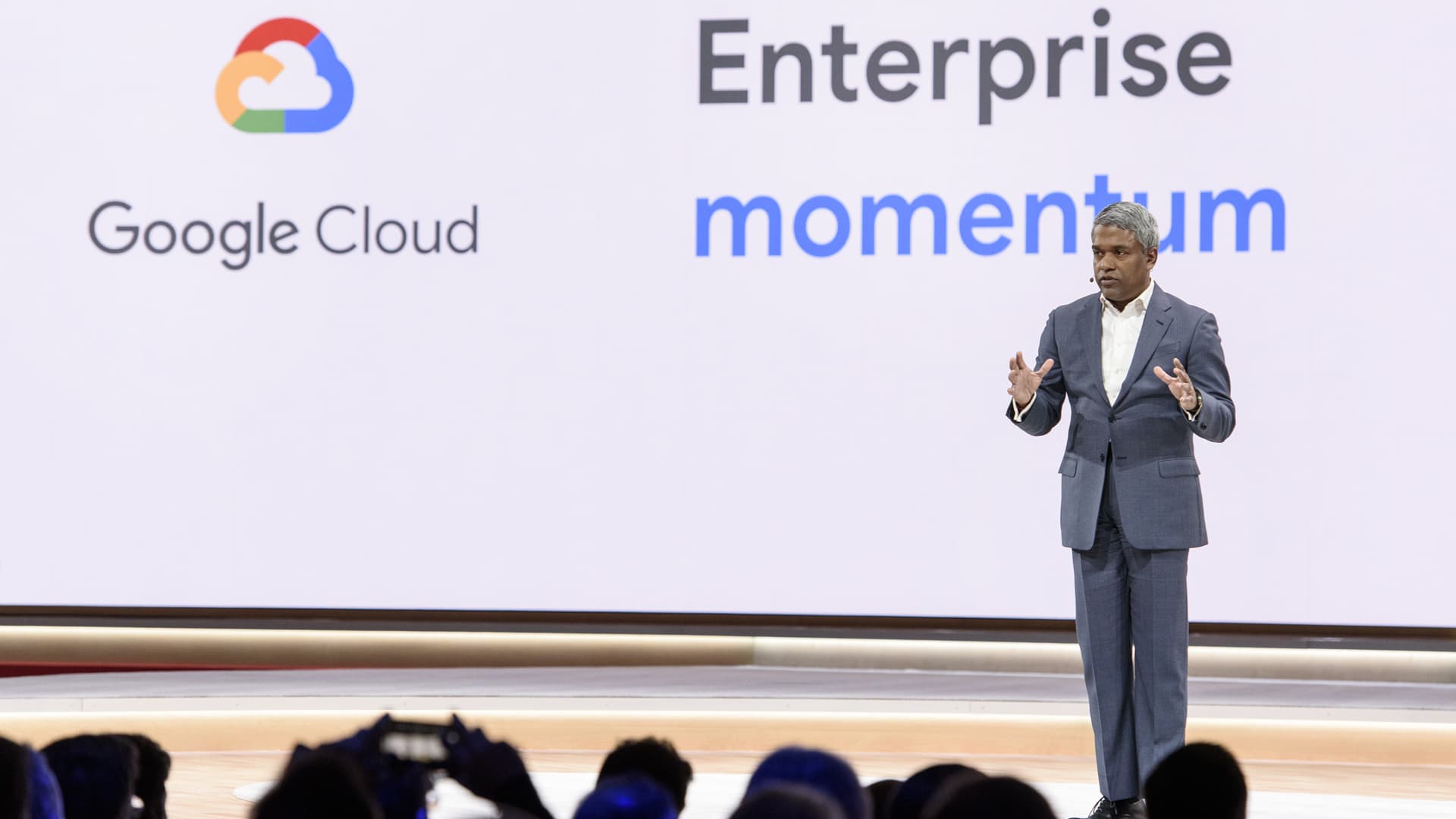 Dirbtinis intelektas augina debesijos rinką – „Google Cloud“ pajamos fiksavo rekordinį 63 proc. šuolį