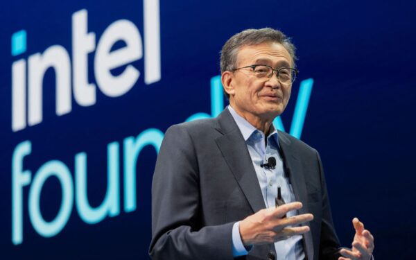 „Intel“ akcijos balandį šovė 114 proc.: geriausias mėnuo per 55 metus ir DI bumo efektas