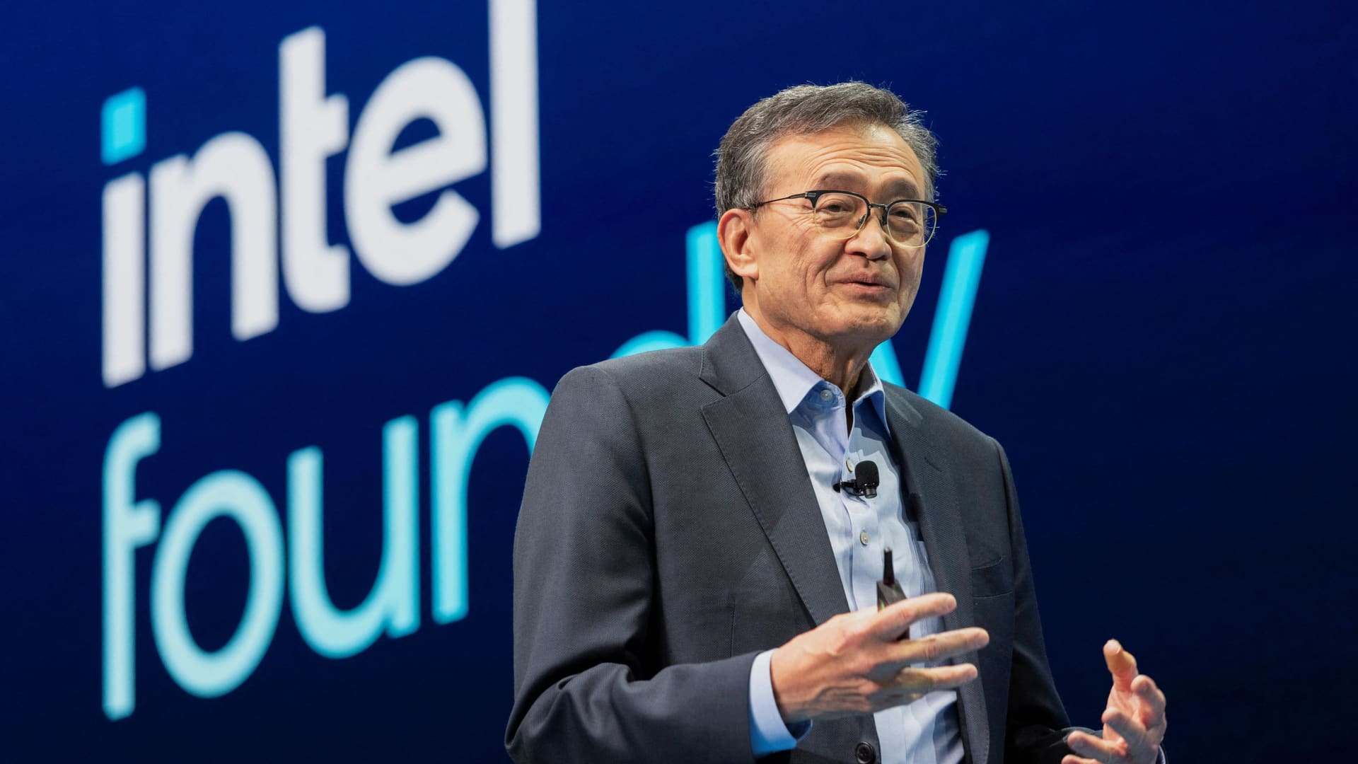 „Intel“ akcijos balandį šovė 114 proc.: geriausias mėnuo per 55 metus ir DI bumo efektas