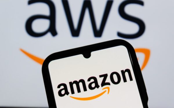Volstrytas prognozuoja tolesnį „Amazon“ akcijų augimą – investuotojus traukia nauji DI lustai