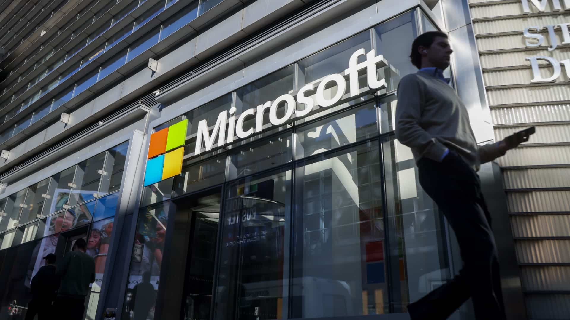 J. Crameris: „Nemanau, kad jums reikia pirkti „Microsoft“ dabar“