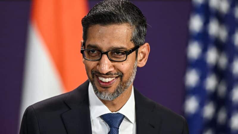 „Alphabet“ akcijos balandį augo 34 proc., o „Meta“ vertę smukdė milžiniškos infrastruktūros išlaidos