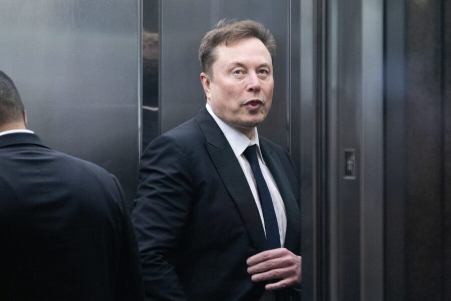 E. Muskas: „OpenAI“ labdaros misija buvo neteisėtai paversta komerciniu projektu