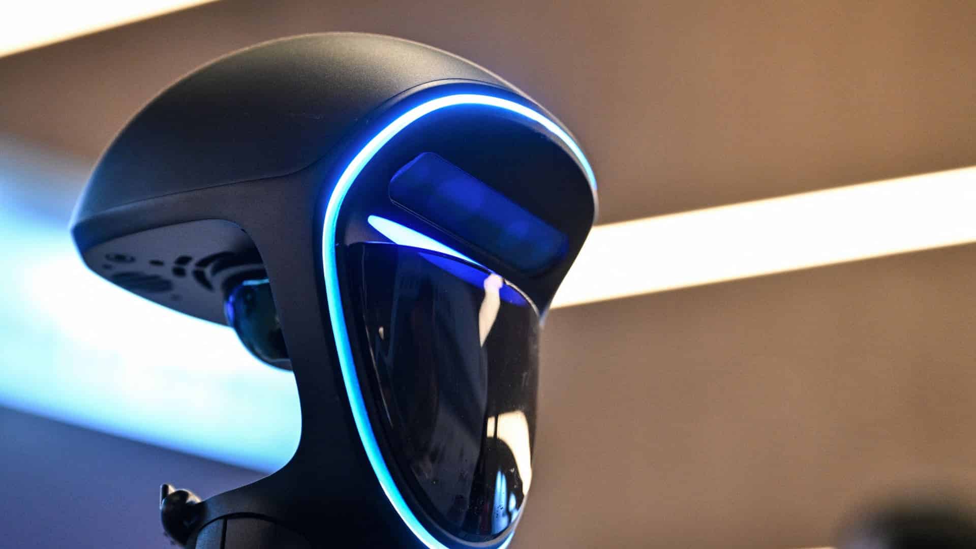 Tokijo oro uostas testuos humanoidus – Japonija ieško atsako į darbuotojų trūkumą