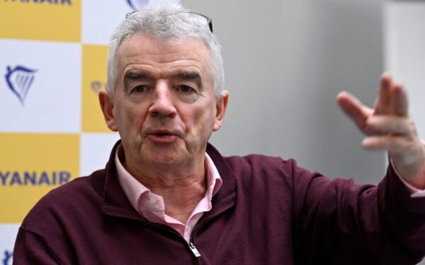 Ar brangs lėktuvų bilietai? „Ryanair“ vadovas perspėja dėl įtampos degalų rinkoje