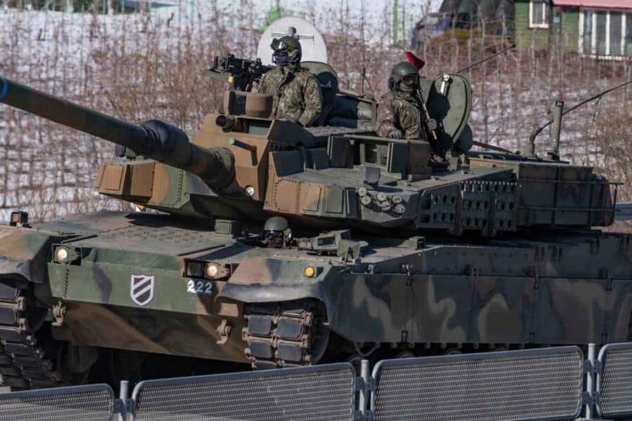 Lenkija po 30 metų pertraukos grąžina tankų gamybą – bus gaminami K2PL modeliai