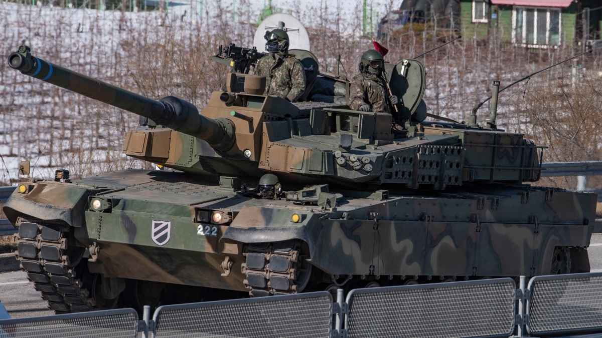 Lenkija po 30 metų pertraukos grąžina tankų gamybą – bus gaminami K2PL modeliai