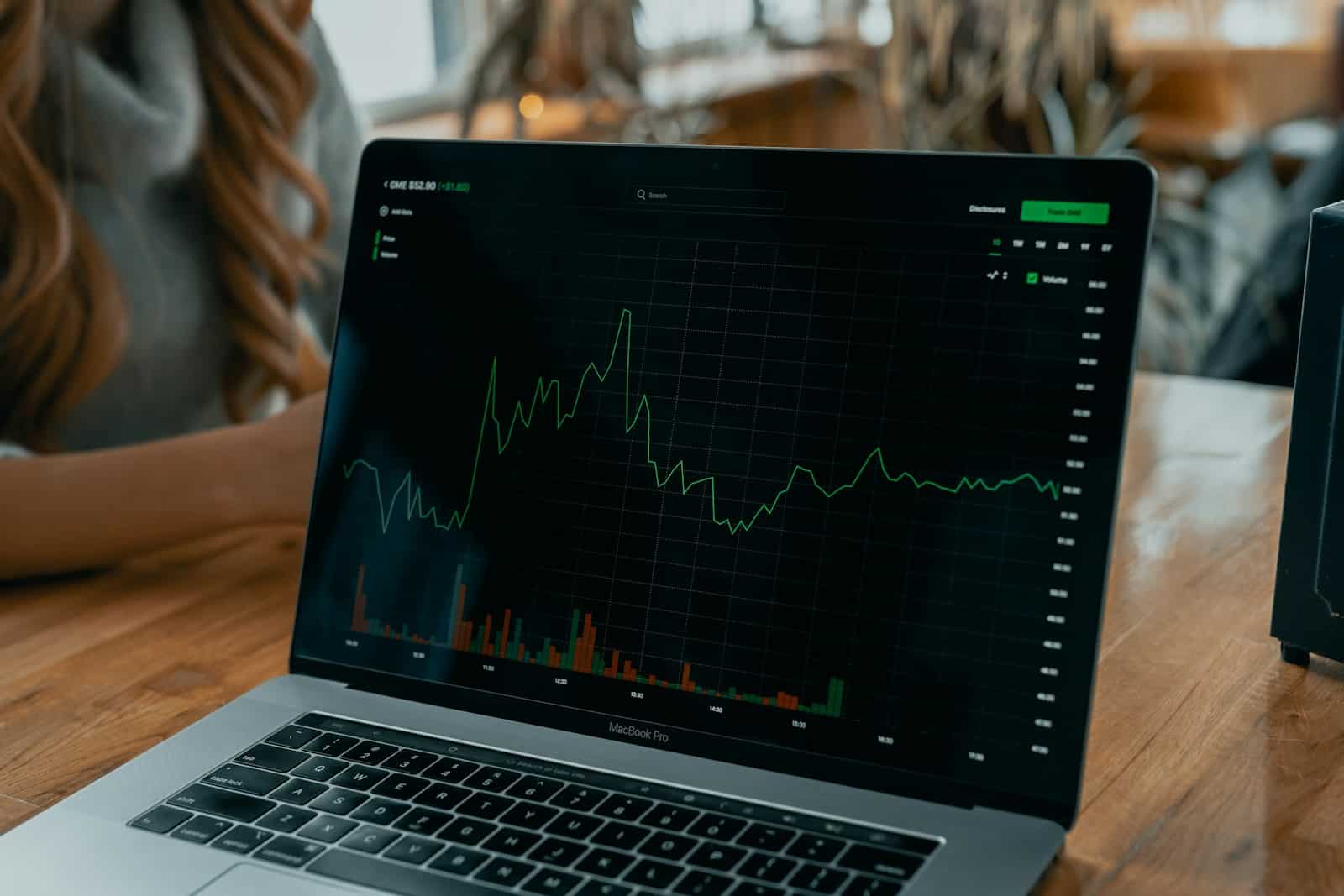 ETF fondai smulkiems investuotojams: kaip veikia, kokią riziką kelia ir nuo ko pradėti pirmą kartą