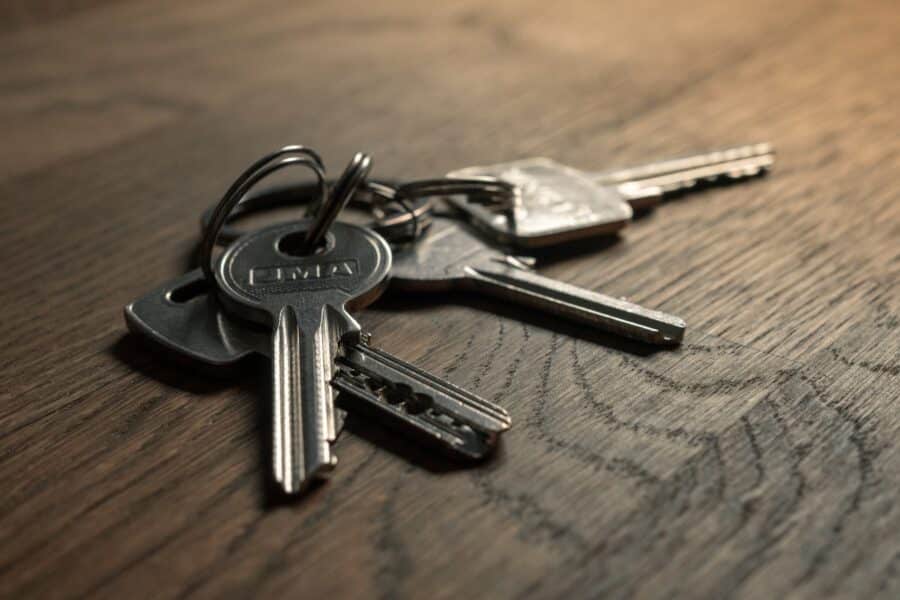 Apartment rental contract keys table