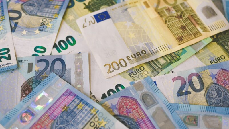 Indėlių draudimas ir didesnės santaupos: kaip saugiai laikyti daugiau nei 100 tūkst. eurų