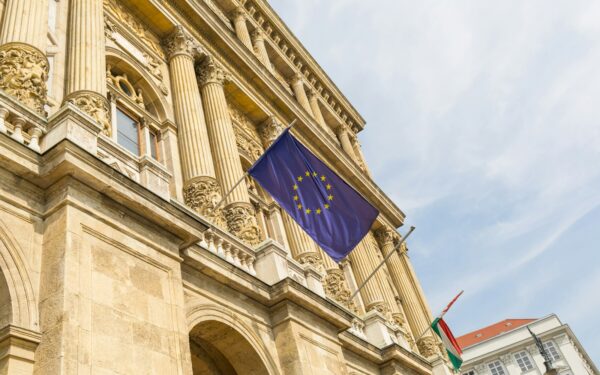 Kai ECB palūkanos ima kristi: pasakė, ką būtina žinoti apie būsto paskolas ir indėlius Lietuvoje
