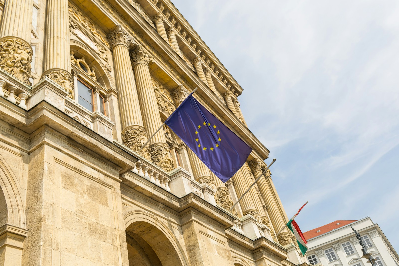 Kai ECB palūkanos ima kristi: pasakė, ką būtina žinoti apie būsto paskolas ir indėlius Lietuvoje