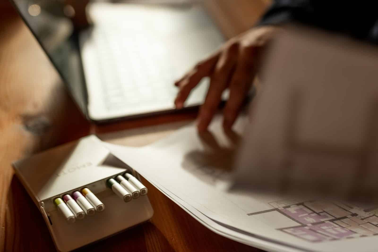 Kaip išbristi iš vartojimo skolų be dramos: paprastas planas kredito kortelėms ir smulkioms paskoloms