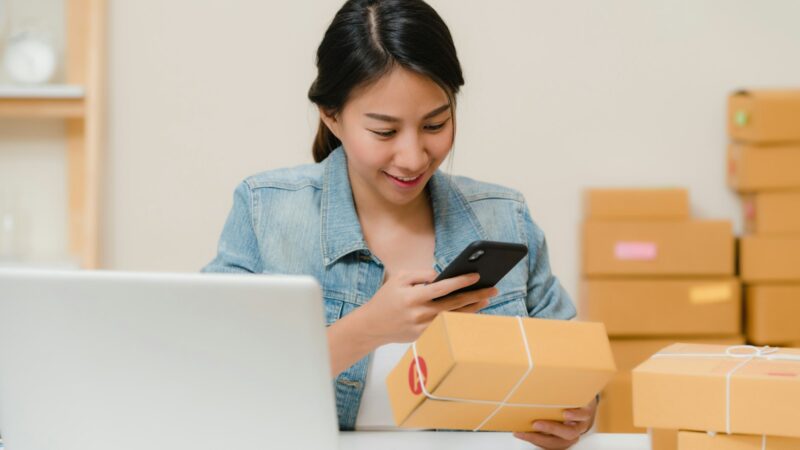 Kaip mažai parduotuvei pradėti prekybą internete: platformos, mokėjimai ir praktiniai žingsniai