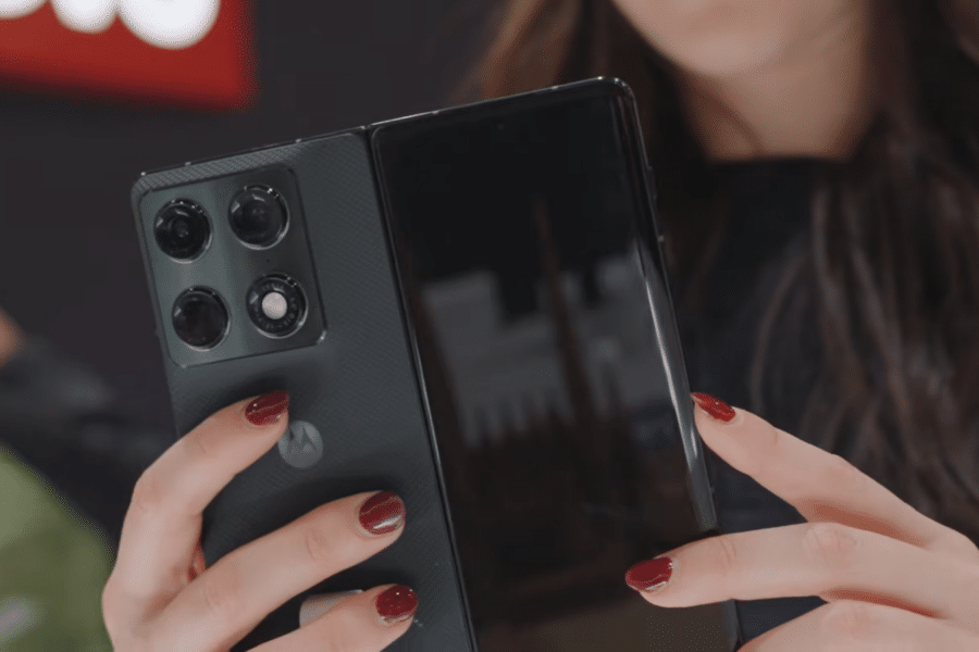 „Motorola Razr Fold“ debiutas: ar silicio ir anglies baterija taps nauju standartu rinkoje?
