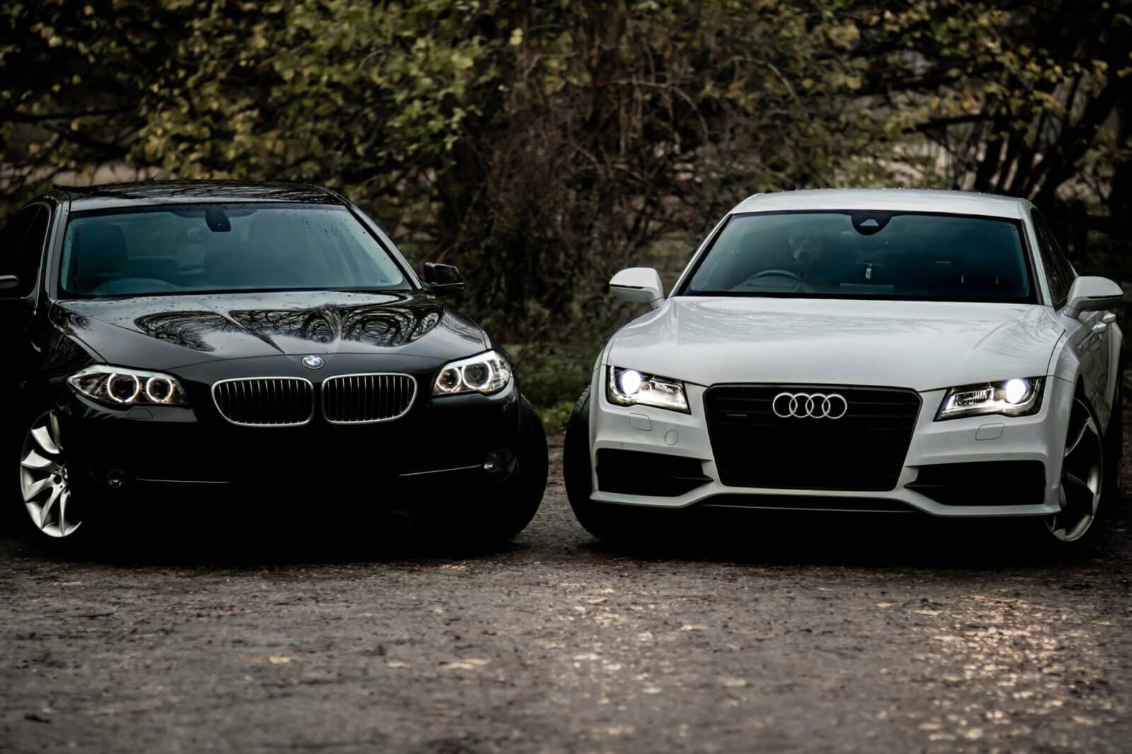 JAV svarsto iki 25 proc. muitus ES automobiliams: ką tai reikštų Europos gamintojams?